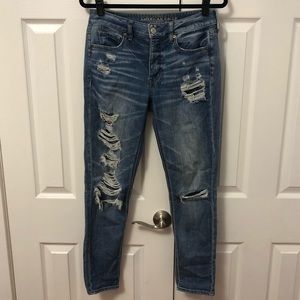 AEO Tomgirl Distressed Medium Wash Jeans